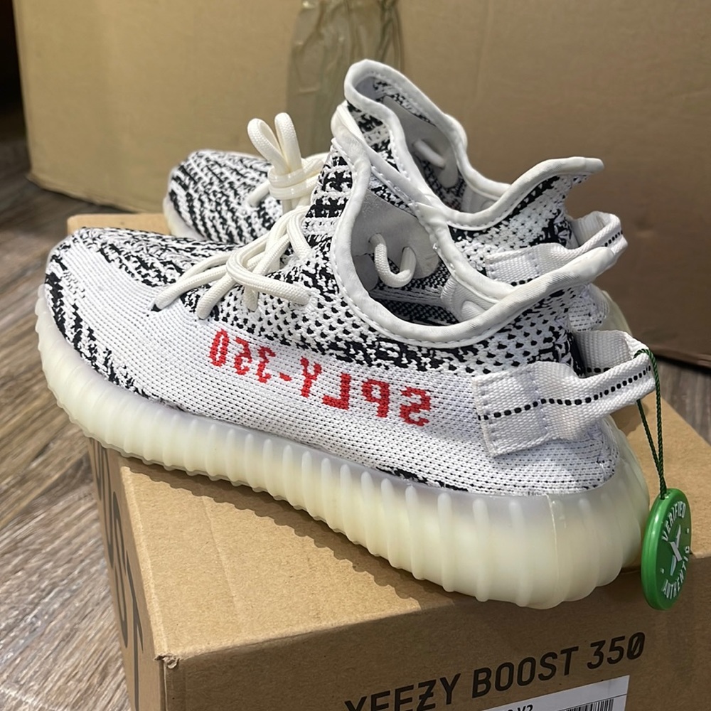 YEEZY 350 zebra